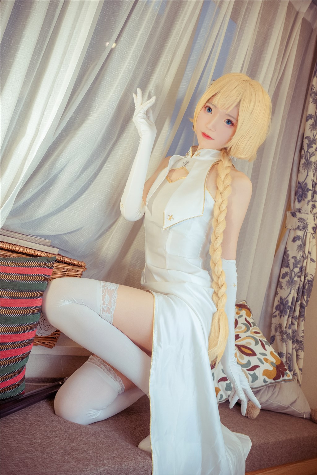 豪门夜宴情语集:知名影星在高档包间内与贵族情人共谱的那段绝密低语