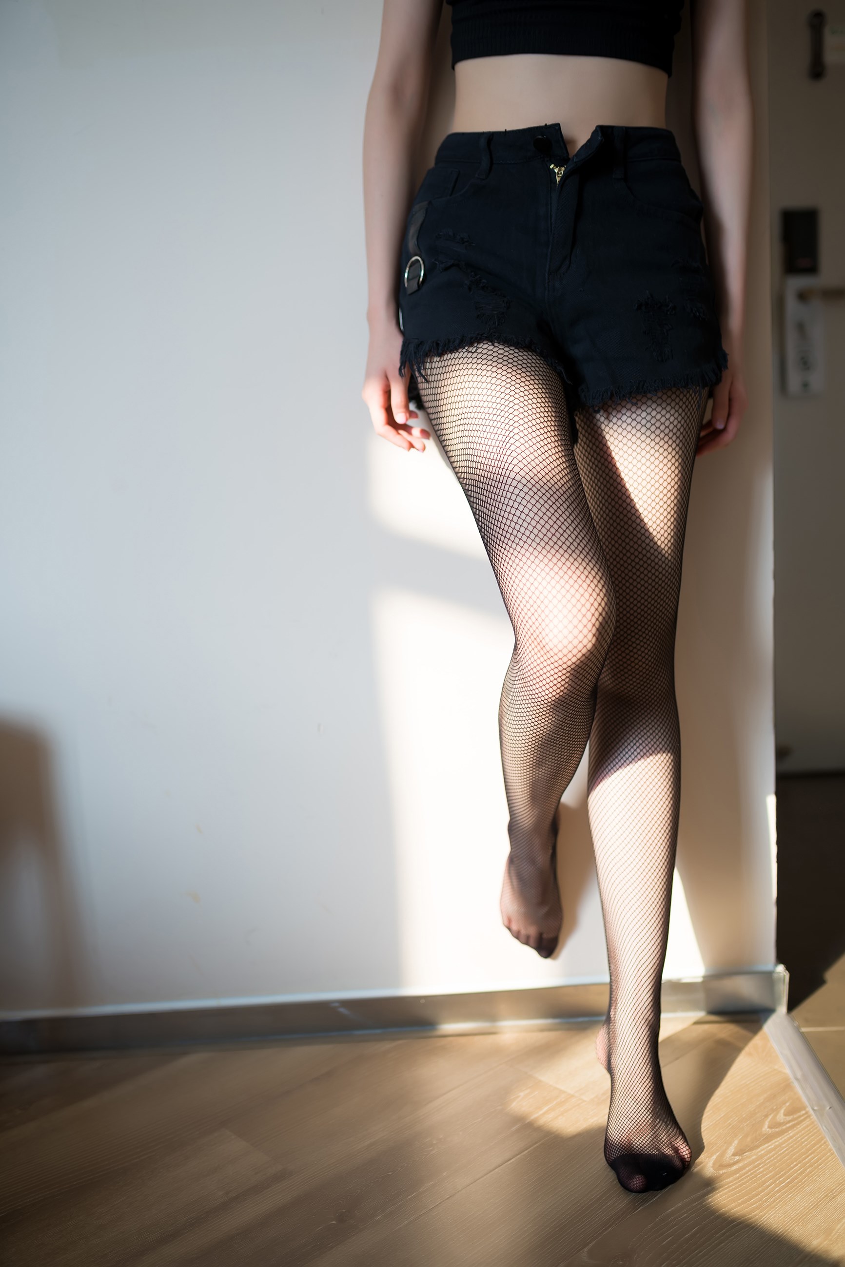 海角官网极致夜魅集：揭秘在黑夜中悄然燃烧的撩情火花与狂野欲火